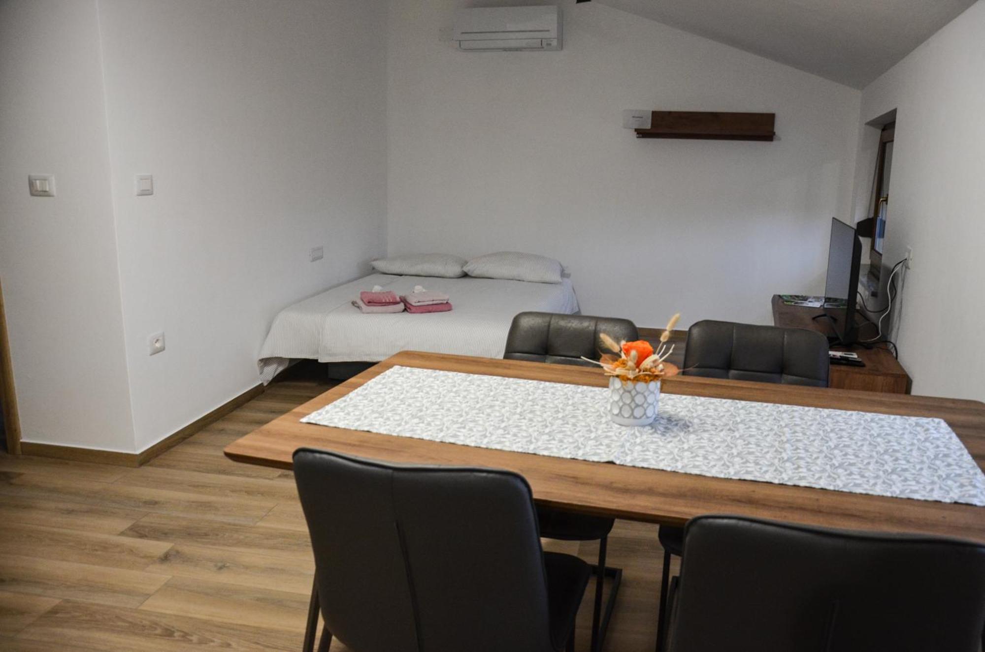 Apartmaji Tanto Malovse Crnice Екстериор снимка